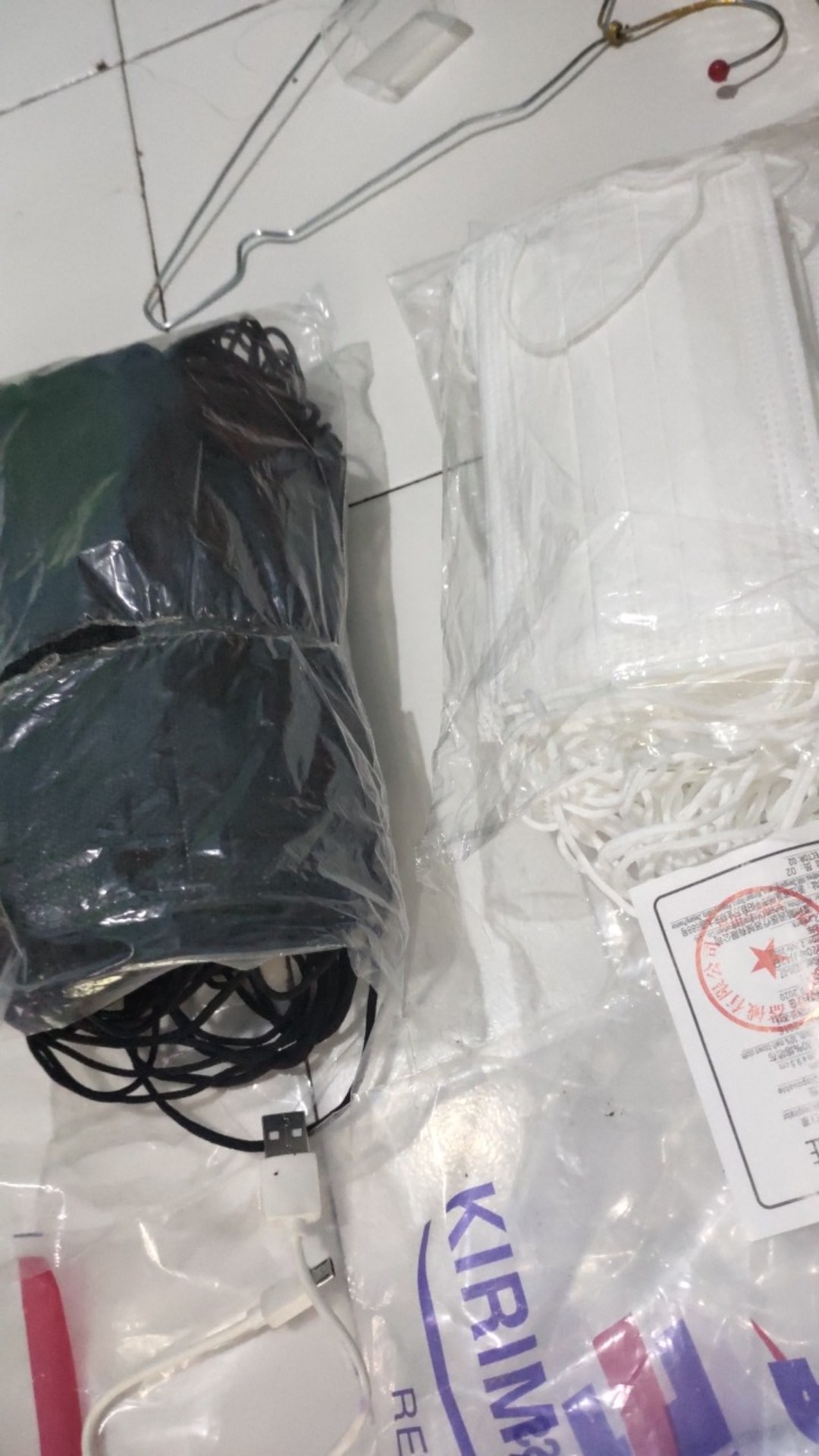 Korea Disposable Mask Black And White 3ply Masker Hitam Dan Putih Kpop Idol Bts Exo | Free Photocard