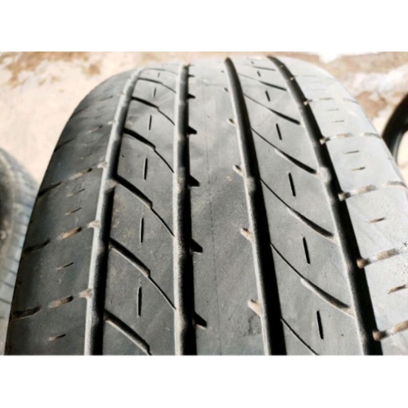 Ban Mobil Copotan Merek Toyo Ukuran 215 50 R18 Second Tubles