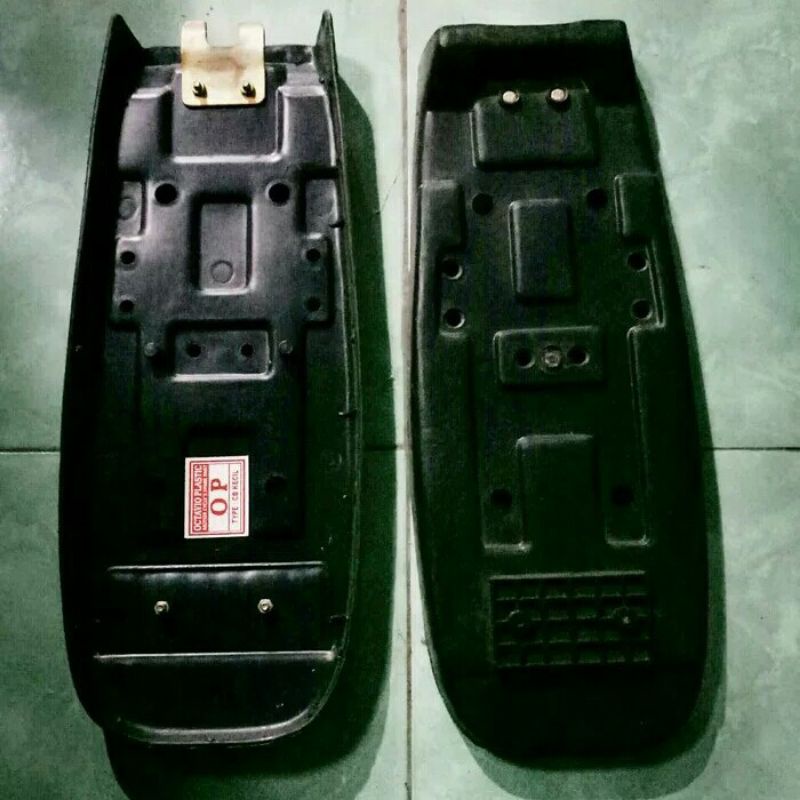 fiber jok motor cb 100/CB125 komplit dengan pangkonya
