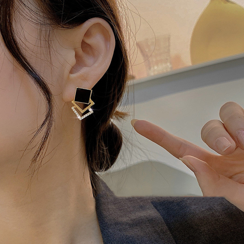 Anting Tusuk Gantung Desain Geometri Hias Berlian Imitasi Gaya Simple Untuk Wanita