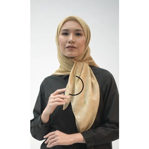 Monogram Scarf by Kamiidea