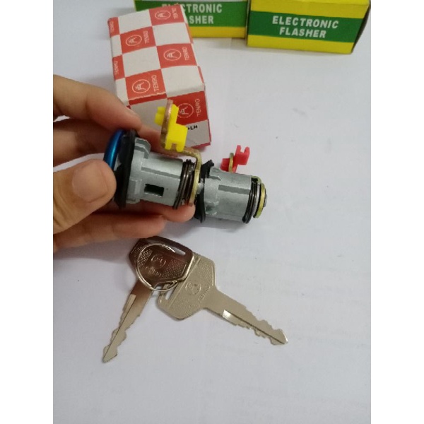 Kunci Pintu / Door Key Mobil Phanter Merek Tenro 1 Set Kiri &amp; Kanan