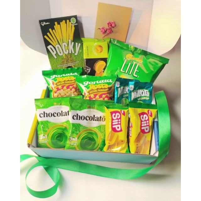 SNACK BOX HIJAU Kado Ulang Tahun/ Kado Wisuda/ Kado Anniversary / Paket Hijau/ sahabat / wisuda sidang