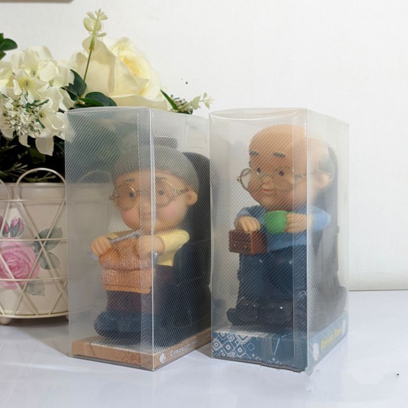 MINIATUR OPA OMA /PAJANGAN OPA OMA
