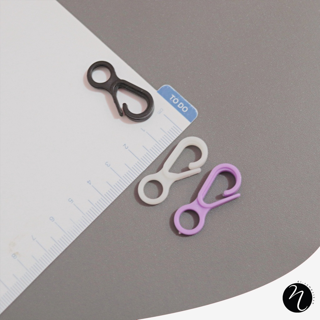 kaitan / kew kew / pengait masker bahan plastik