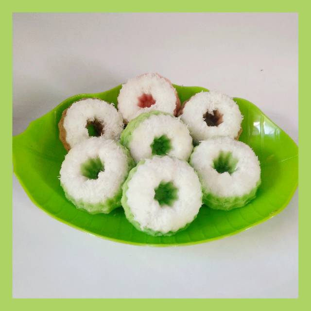 

Kue putri ayu / kue putu ayu / kue basah / kue subuh / jajanan pasar