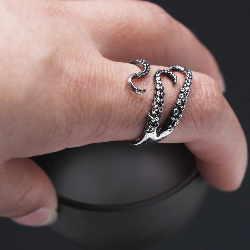 Cincin Model Terbuka Bahan Titanium Steel Desain Gurita Gaya Vintagegothic Adjustable Untuk Wanita