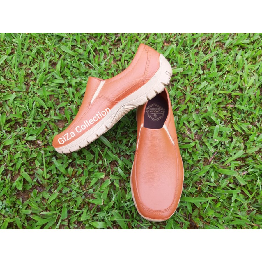 Sepatu Karet Pria Macho Bahan Karet Anti Air Tanpa Sambungan