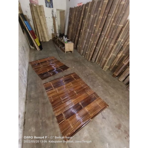 Tirai bambu kulit Wulung vernis plitur L1m T1,5m / 1,5x1,7 Lengkap kerekan besi buat gulung