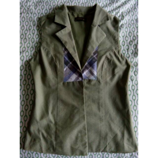 shafira vest preloved size xs