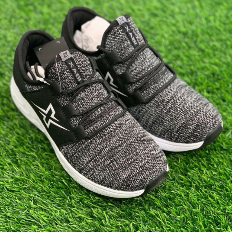 sepatu running XABI boston black white sneaker original new