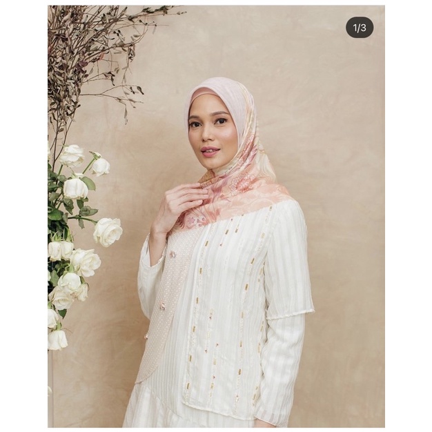 Jeumpa Scarf Wearing Klamby