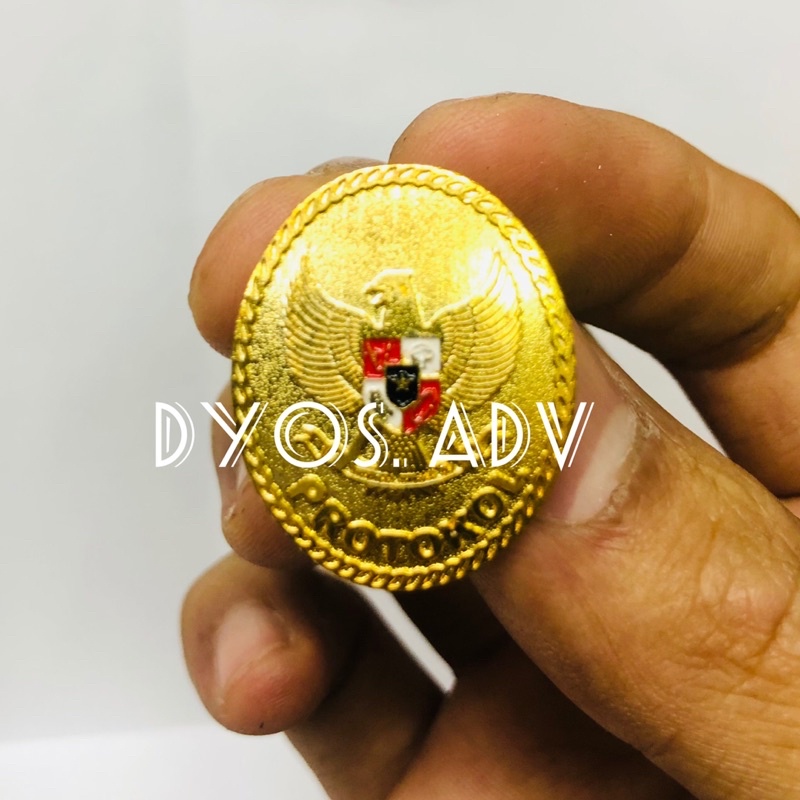 Pin Protokol oval kuningan pengait paku