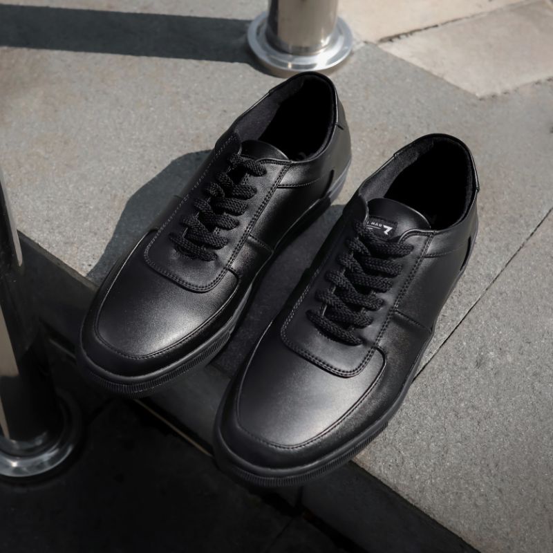SEPATU COWOK CASUAL FAMO FULL BLACK
