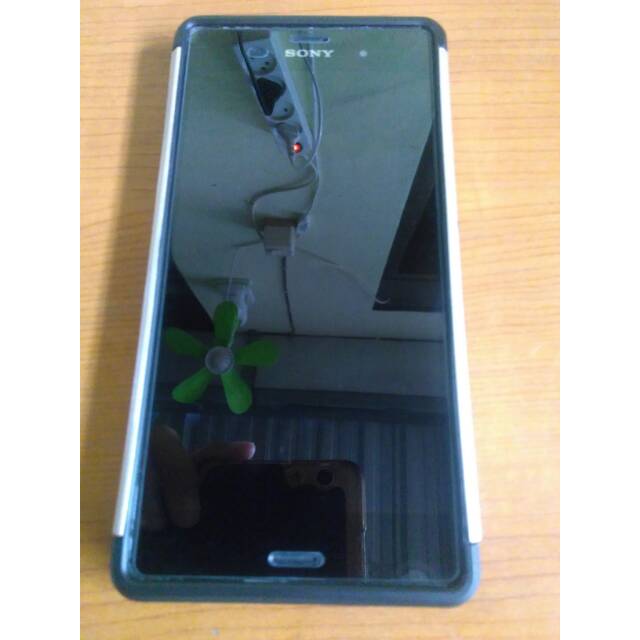 Sony Xperia Z3 Big 4G LTE 32gb ram 3gb mulus 96% bonus free tempered glass dan hardcase spigen