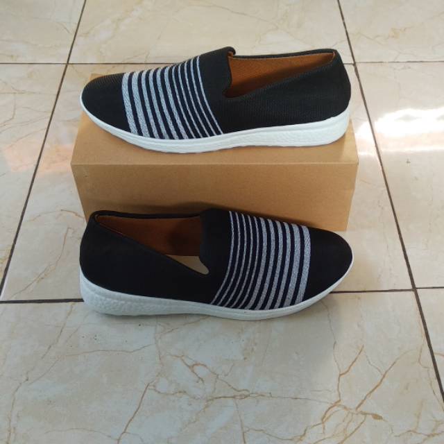 Sepatu Wanita Slip on print garis trendy