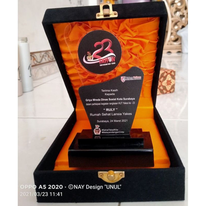 

plaket plus box kotak
