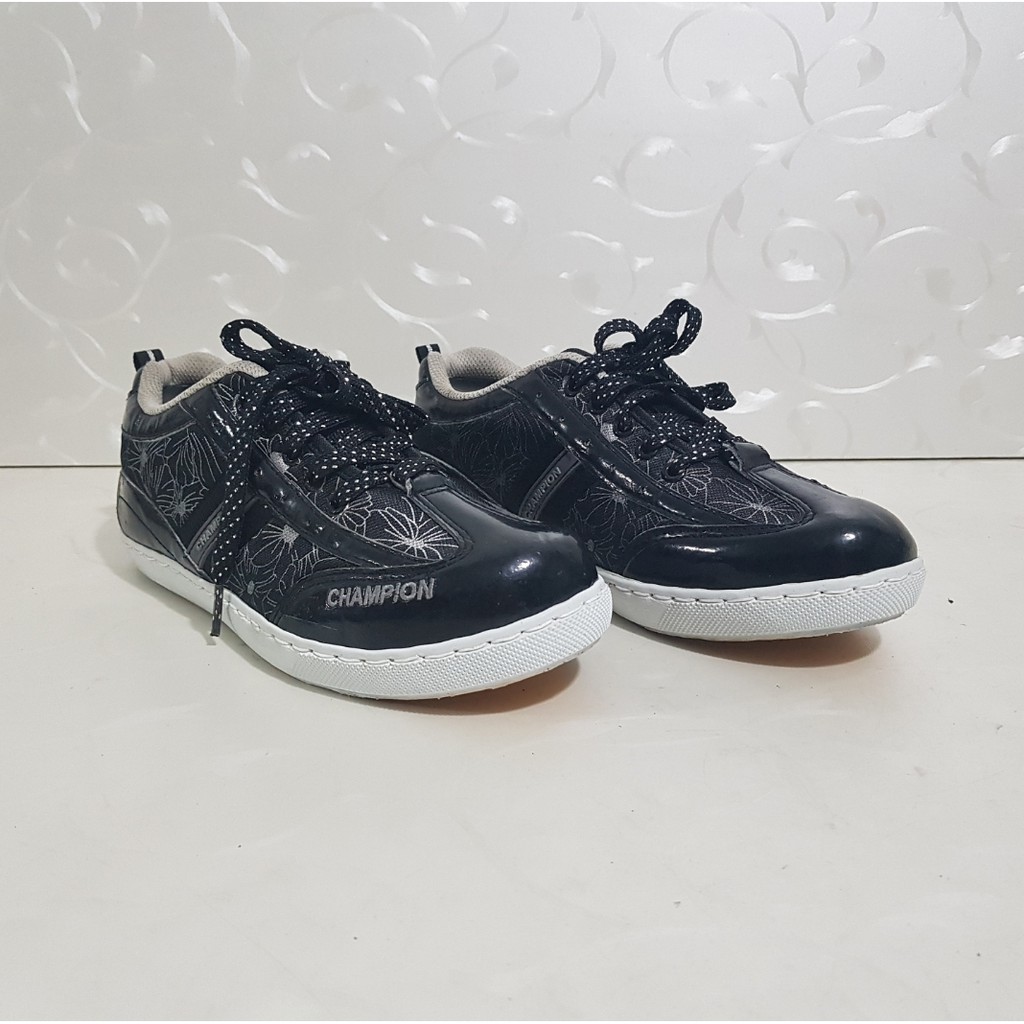 Sepatu - Champion - Size 36 sd 37 - Original 100 Persen - Scd