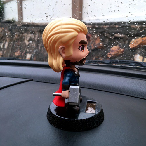 THOR Boneka Figure Miniatur Pajangan Mobil Solar Power GOD OF THUNDER Goyang Kepala Shacking Head