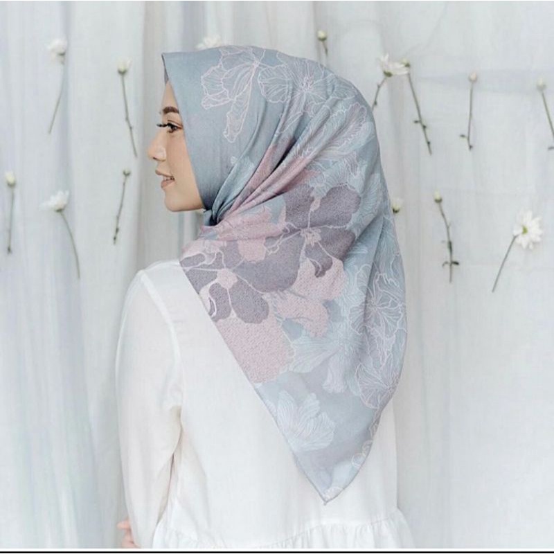 PRELOVED WINTER SCARF VANILLA HIJAB