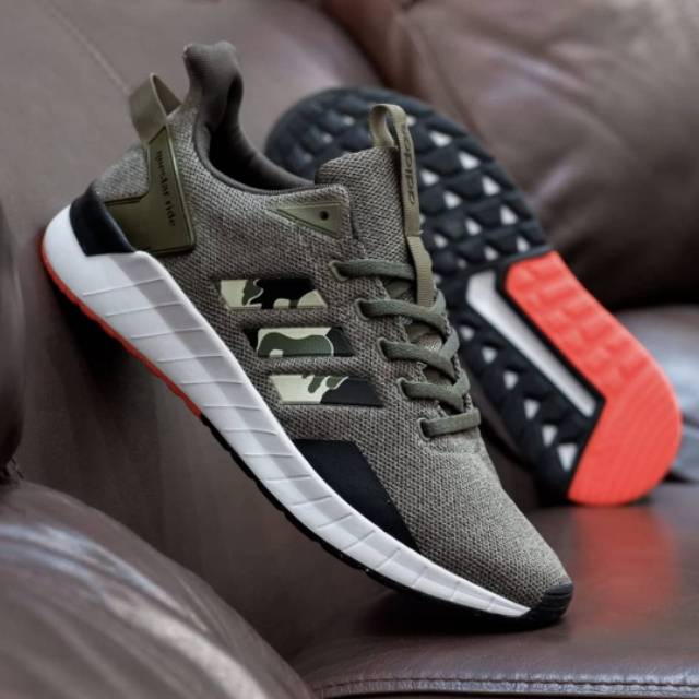 SALE Original BNWB Adidas Questar Ride Camo