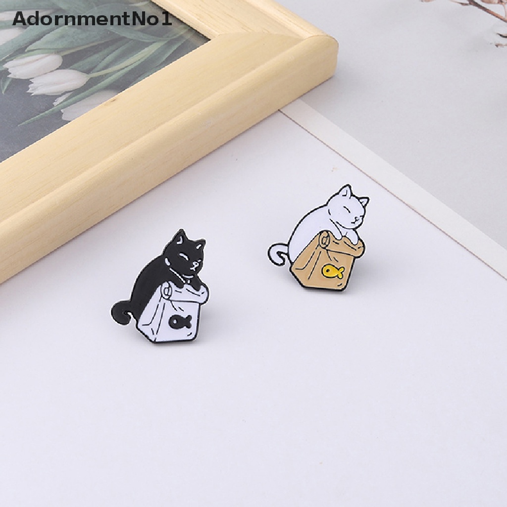 (AdornmentNo1) Bros Pin Enamel Desain Kucing Hitam Putih + Ikan Kering