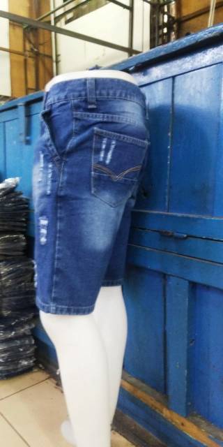 CELANA PENDEK JEANS PRIA MODEL SOBEK