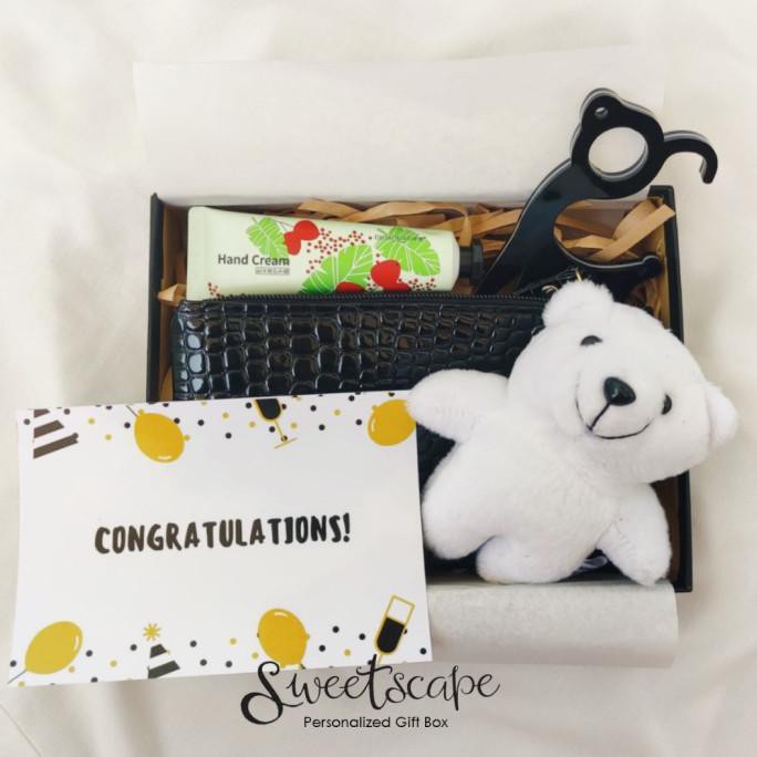 

Gift Box Package 40-Paket Hampers 40-Kado Graduation Riantihanumshop9