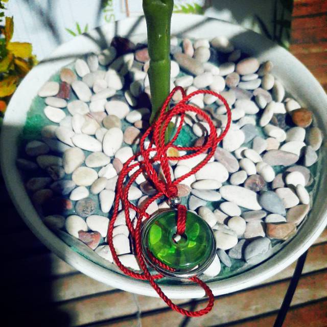 kalung giok ring besi tali merah polos