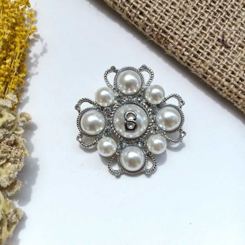 Brooch Buttonscarves KW//Bros Buttonscarves Polos/Mata/Mutiara-K-SILVER