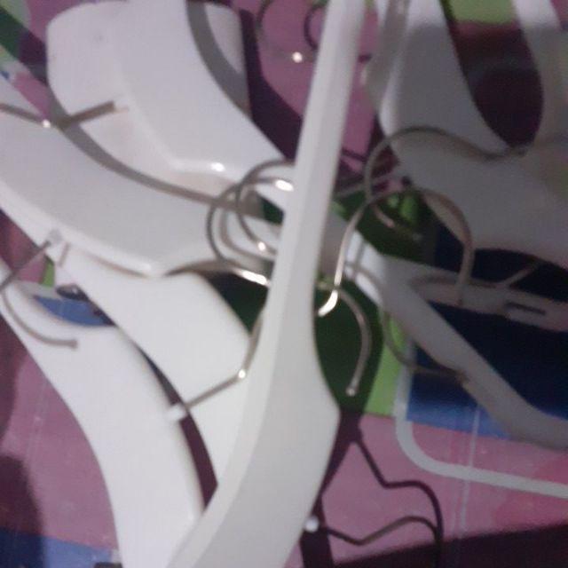 Hanger Baju Dewasa Model Tp Warna Putih Isi 12 Biji [gantungan Baju Tp Putih Dewasa]
