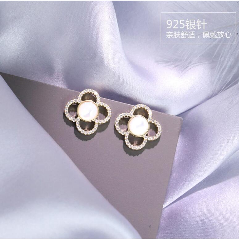 925 jarum perak gaya Korea Beruntung Empat Daun Semanggi Hollow stud anting-anting wanita sederhana