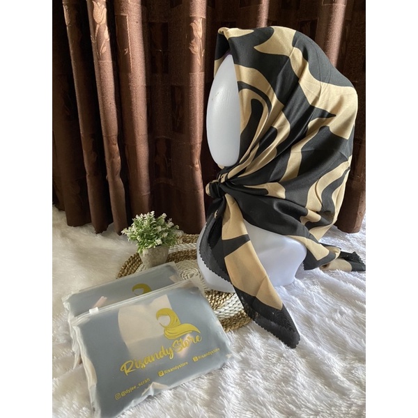(A) HijabSegiempat Motif Premium free pouch
