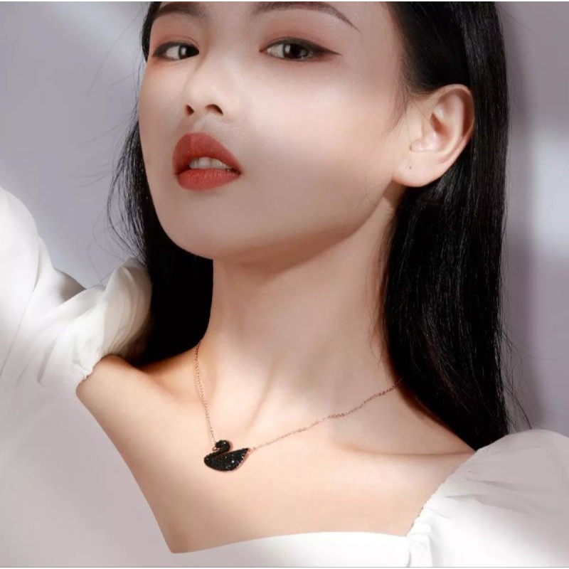 kalung titanium liontin angsa,kalung wanita Titanium Anti Karat