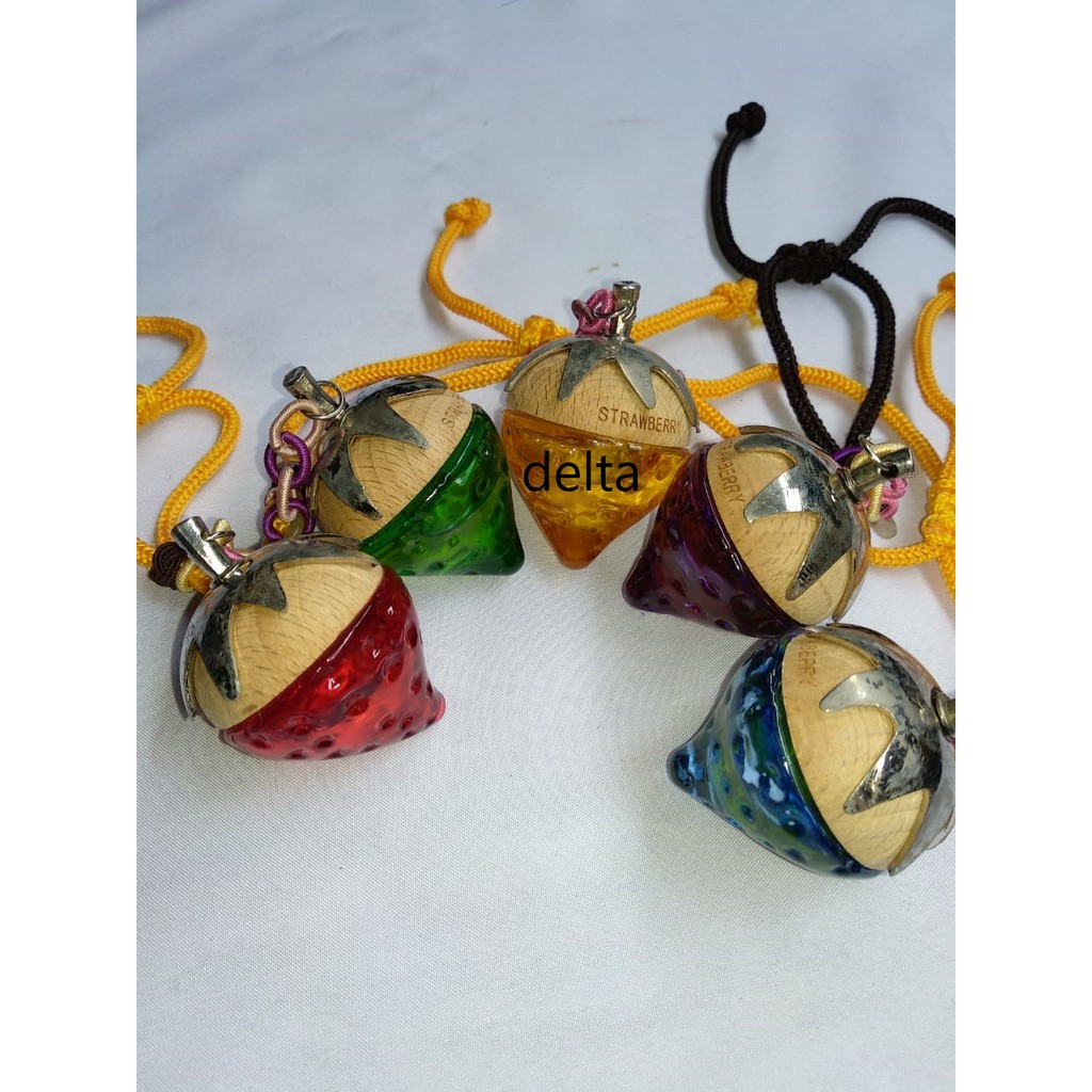 Parfum Gantung mobil Strawberry dari kayu besi chrome kaca