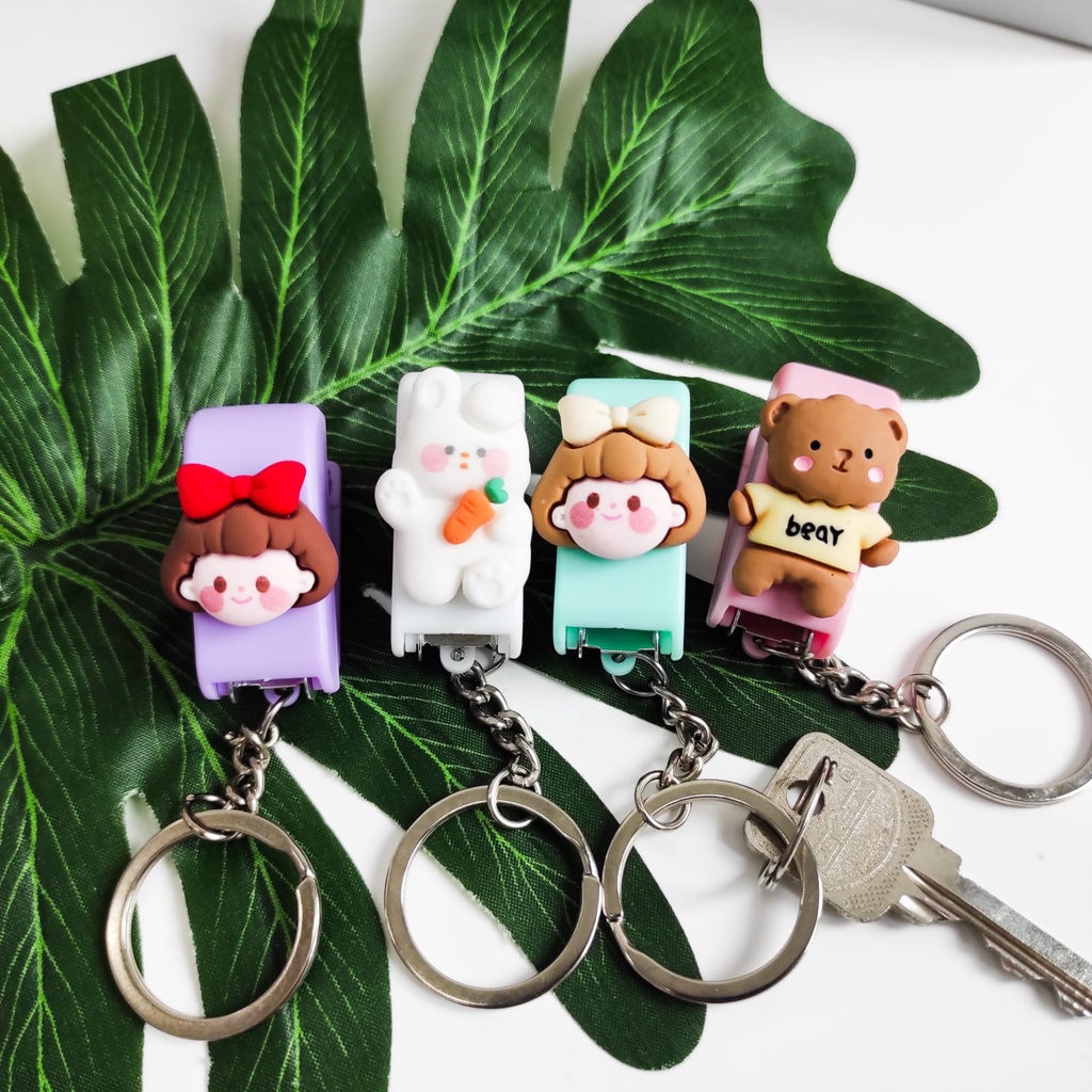 

Gantungan kunci Staples Boneka imut stapler Teddy Bear keychain keyring Ganci alat tulis sekolah ATK Souvenir gift
