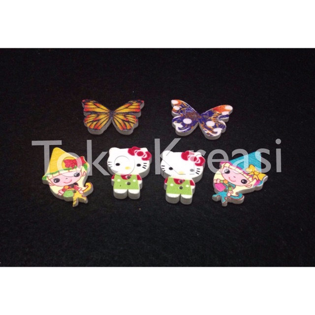 Kancing kayu karakter hellokitty butterfly gadis / wooden buttons