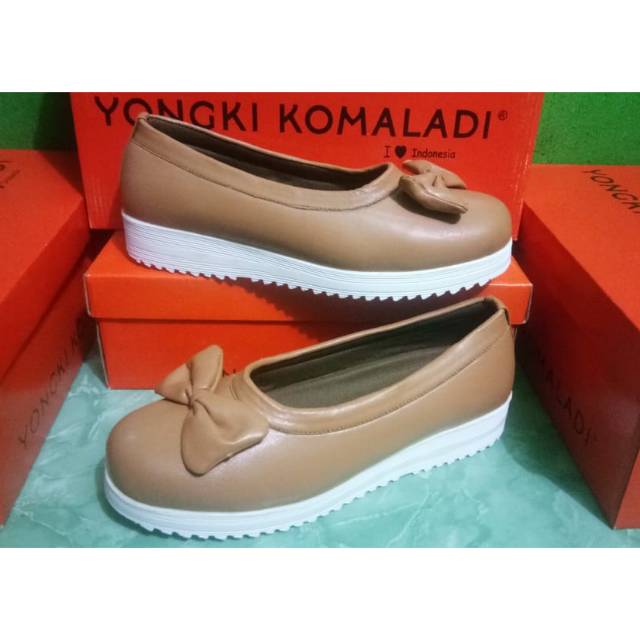 Sepatu casual wanita yongki komaladi