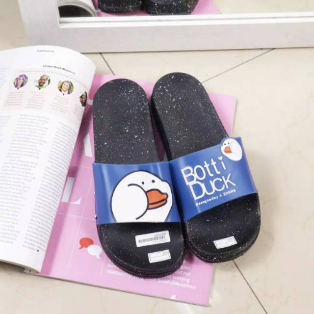 Sandal karakter cartoon timbul botti duck