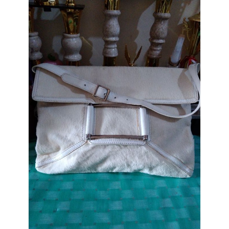 Kulit dan Bulu Sapi Shoulder Bag tas bahu putih seken preloved