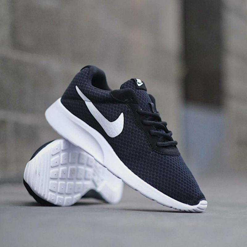 nike tanjun junior black