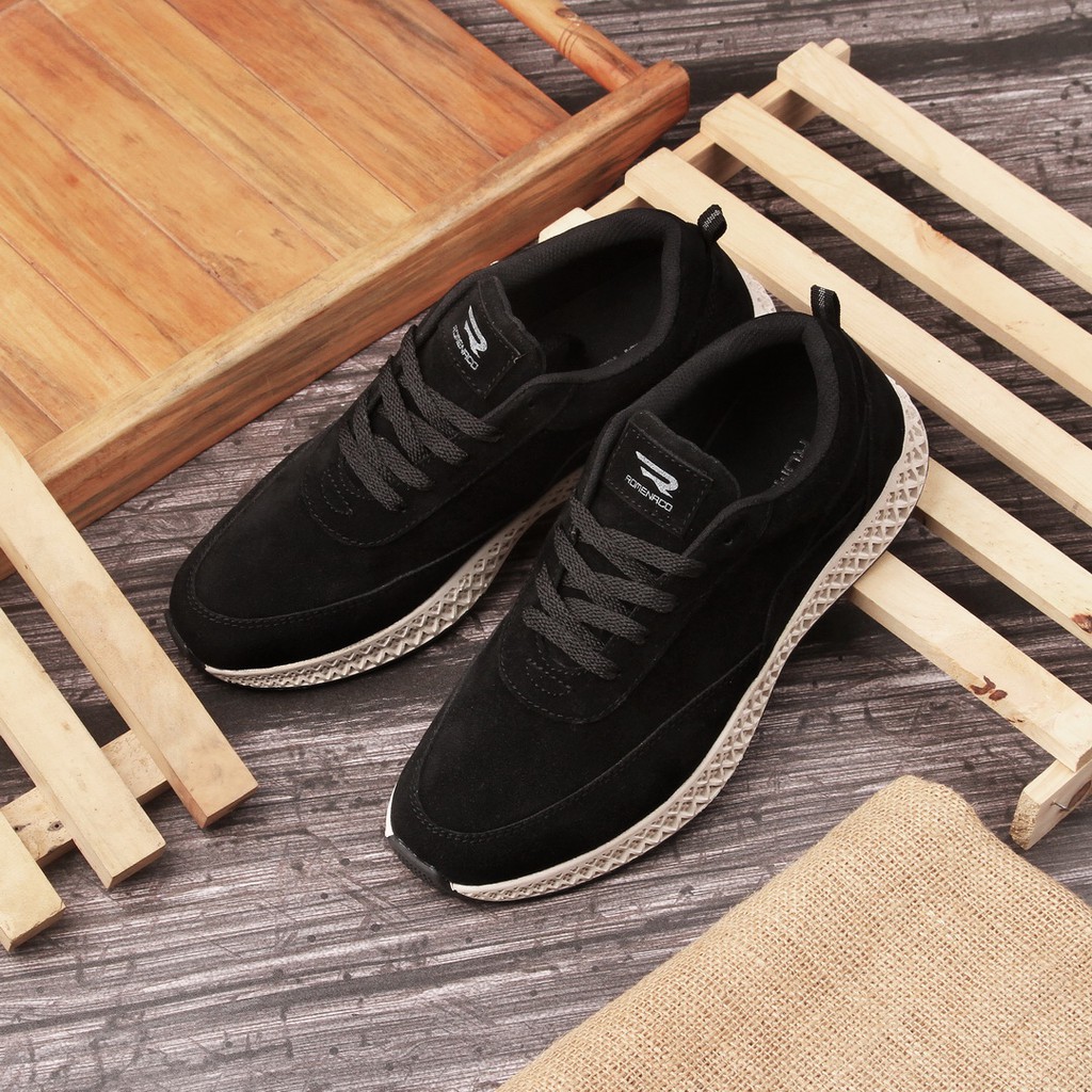 Sepatu Sneakers Hitam Pria Untuk Sekolah Kuliah Kerja Romenaco R20