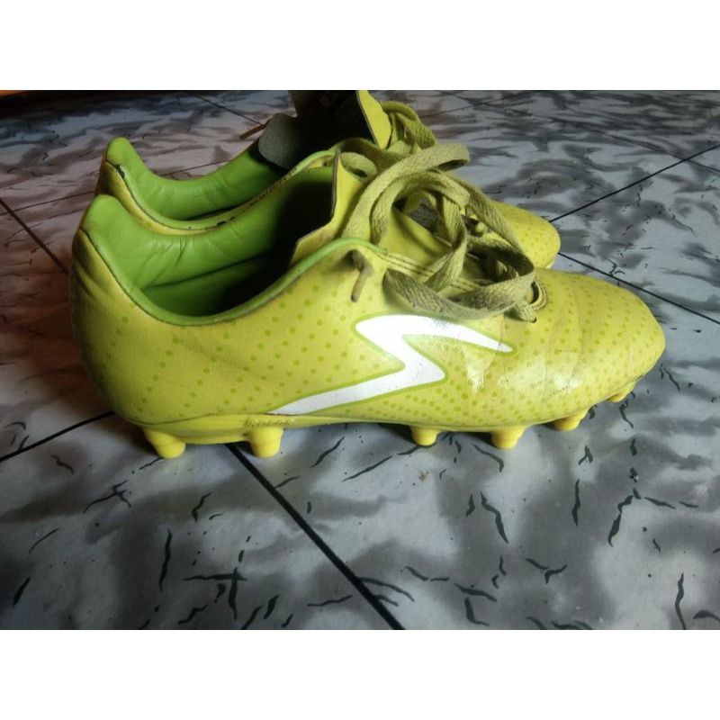 sepatu bola specs barricada guardian size 38