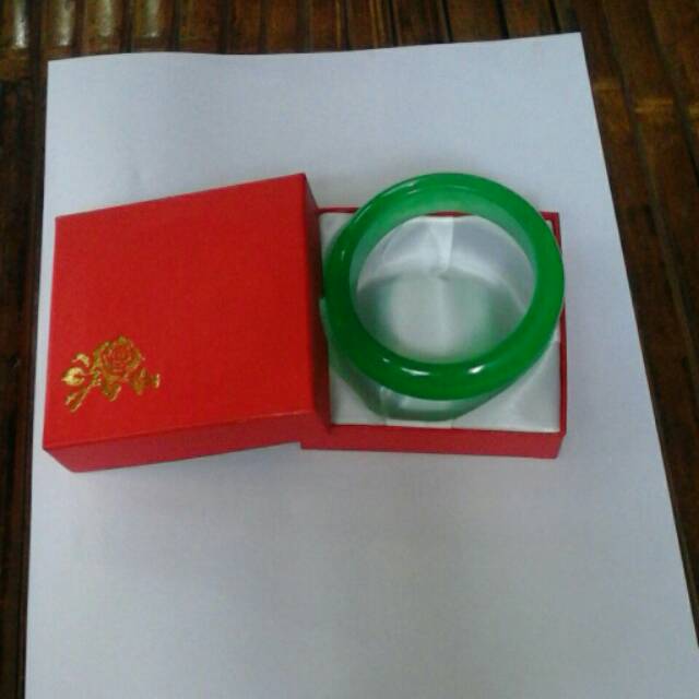 gelang giok hijau muda