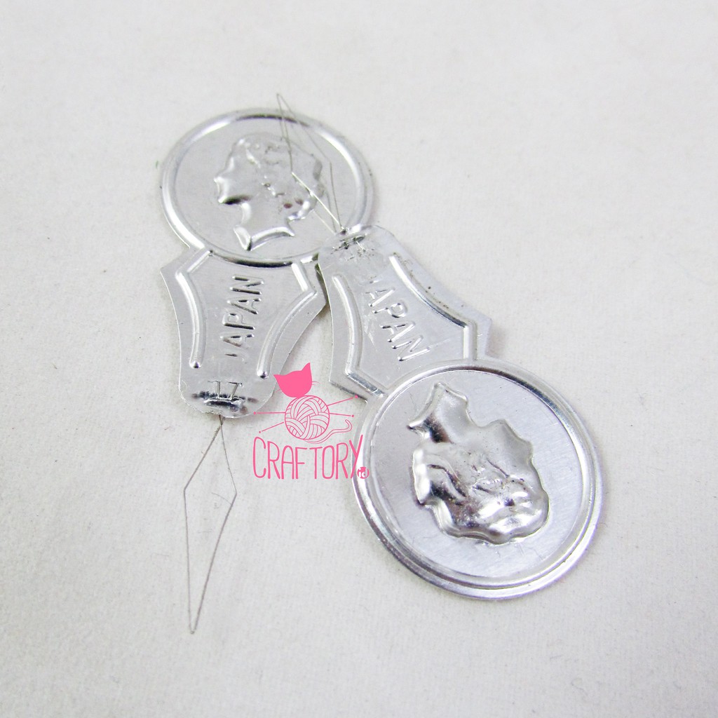 Mata nenek / penarik benang / alat bantu jahit