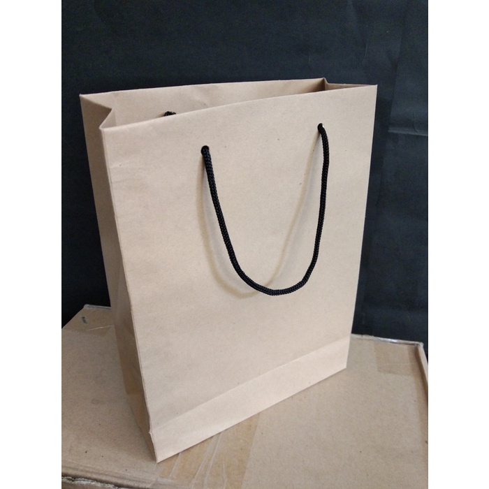 

Paper Bag 18x7x24 Tas Karton Kertas Kemasan Souvenir Bingkisan Kado