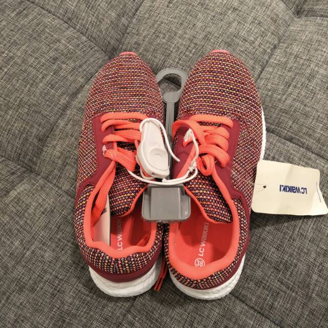 Sepatu sport by lc waikiki