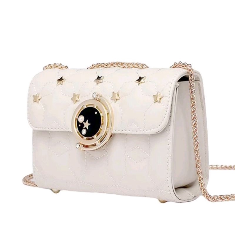 London Berry by Huer Stella Quilted flap sling bag Beige