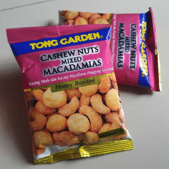 

Tong Garden HONEY ROASTED CASHEW NUTS MIXED MACADEMIAS kacang peanuts 35gr.