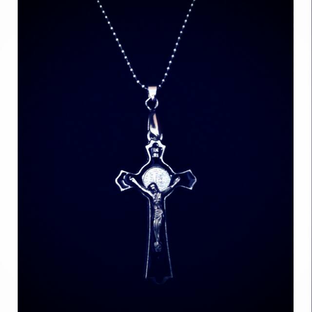 Kalung Salib Liotin Yesus